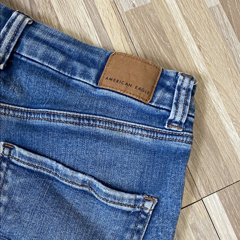 AMERICAN EAGLE Curvy High Rise Shortie distressed jean shorts size women’s 4 - Picture 7 of 10